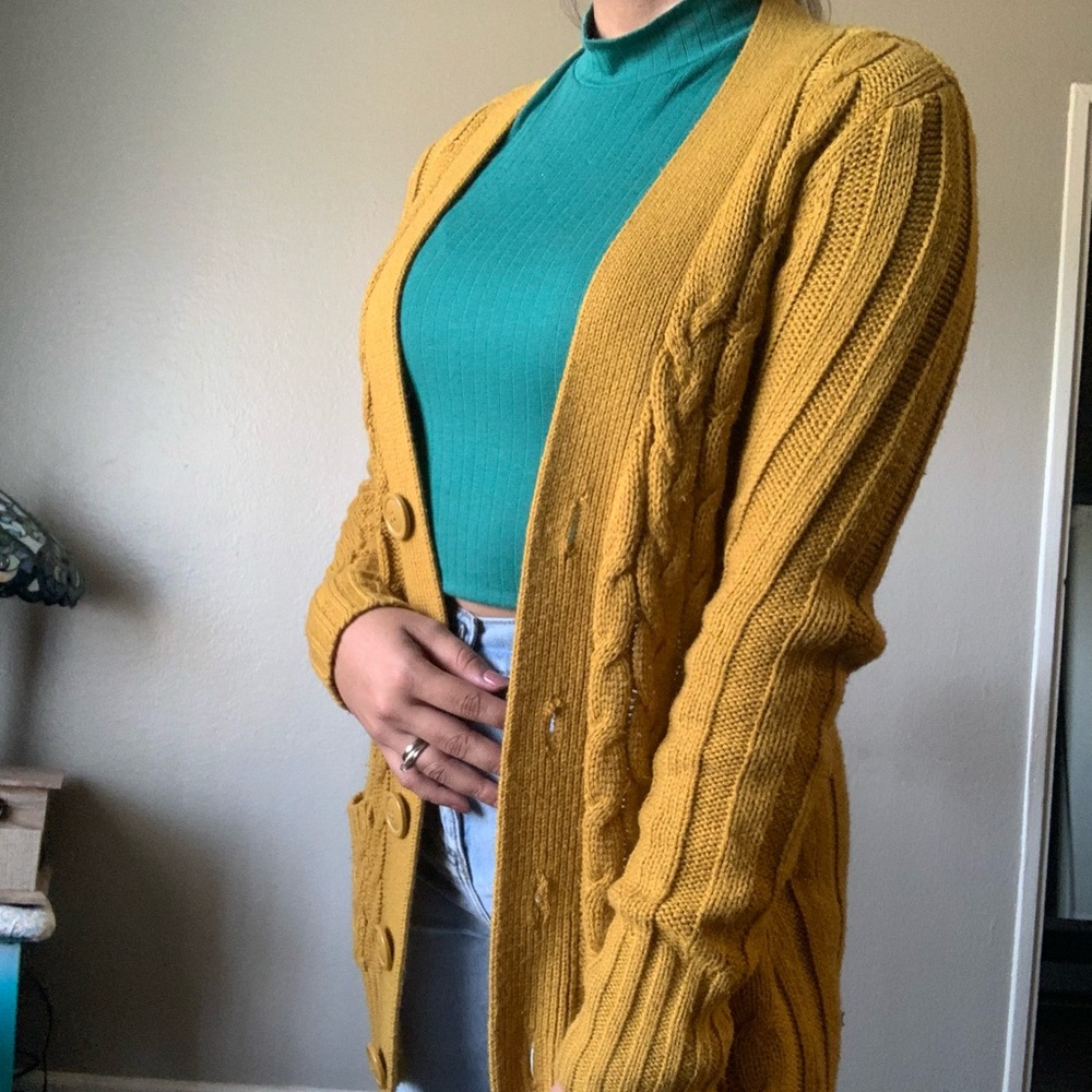 Mustard yellow knit cardigan 🐤